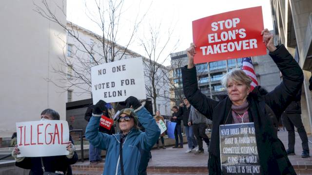 federal-judge-prevents-trump-administration-from-dismantling-cfpb-–-npr