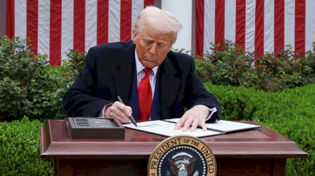 lawyer-for-trump-faces-tough-supreme-court-questions-over-legality-of-tariffs-–-reuters