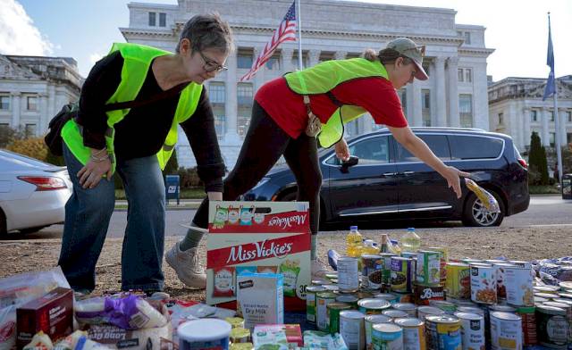 supreme-court-allows-trump-to-freeze-snap,-leaving-millions-in-limbo-–-time-magazine