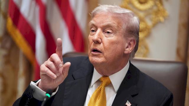 bbc-director-resigns-after-criticism-of-the-broadcaster’s-editing-of-a-trump-speech-–-abcnewsgo.com