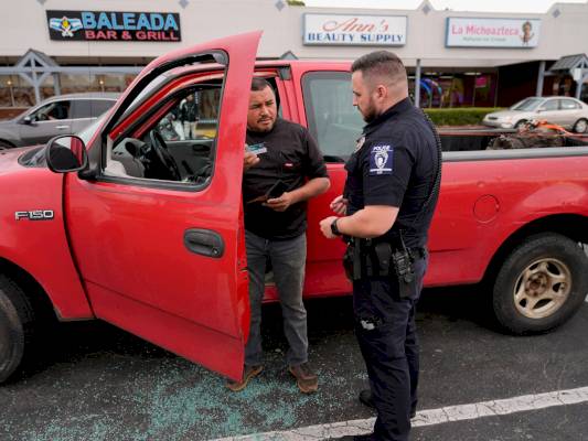 us-immigration-crackdown,-arrests-under-way-in-charlotte,-north-carolina-–-al-jazeera