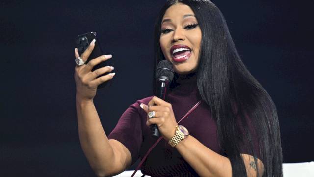nicki-minaj-surprises-conservatives-with-praise-for-trump,-vance-at-arizona-event-–-ap-news
