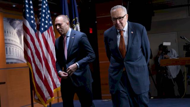 live-updates:-senate-advances-resolution-to-limit-trump’s-ability-to-attack-venezuela-–-ap-news