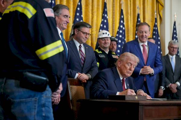 trump-flexes-federal-muscle-to-resuscitate-‘clean-beautiful-coal’-–-e&e-news-by-politico