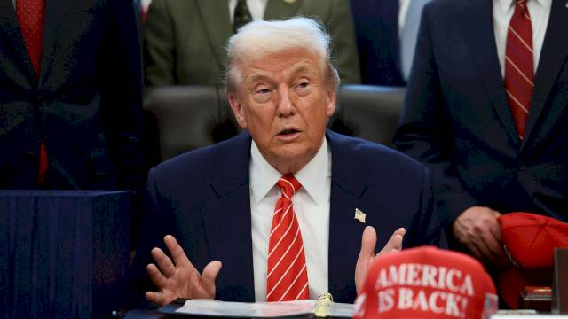 trump-hits-out-at-reporter-for-question-on-epstein-survivors-–-al-jazeera