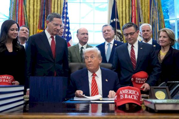 trump-signs-funding-deal,-ending-4-day-partial-government-shutdown-–-yahoo-finance