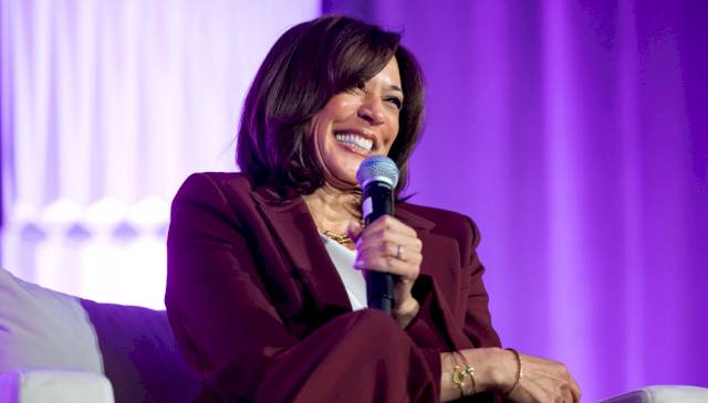kamala-harris-says-in-chicago-that-trump-‘has-made-america-weaker’-–-wbez-chicago