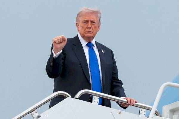 clip:-trump’s-shrinking-base-–-pbs