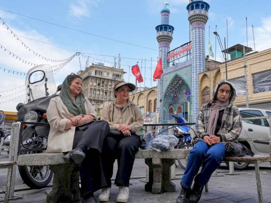 Iran war live: Trump says Tehran wants end to blockade; Israel kills medics – Al Jazeera