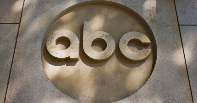 could-the-fcc-yank-abc’s-tv-licenses-amid-trump-spat-with-kimmel?-–-cbs-news