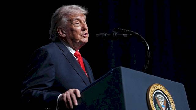 trump-jokes-that-us-navy-will-takeover-cuba-on-the-way-back-from-iran-–-euronews.com