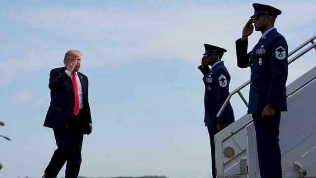 trump-to-withdraw-5,000-active-duty-troops-from-germany-amid-merz-spat-–-euronews.com