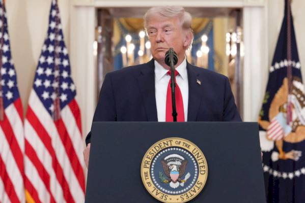 6-in-10-americans-disapprove-of-how-trump-is-handling-iran,-new-poll-finds-–-pbs