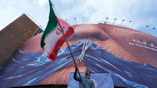 iran-reviewing-us-peace-deal-proposal-as-trump-ramps-up-pressure-–-euronews.com
