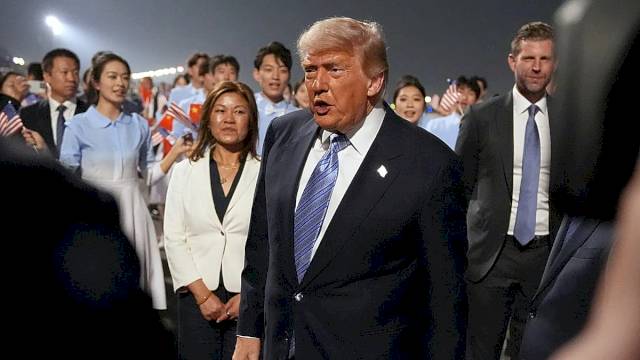 Trump arrives in Beijing for high-stakes summit with Xi – Euronews.com