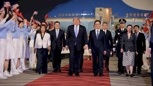Trump arrives in Beijing with CEOs ahead of Xi meetings – CNBC