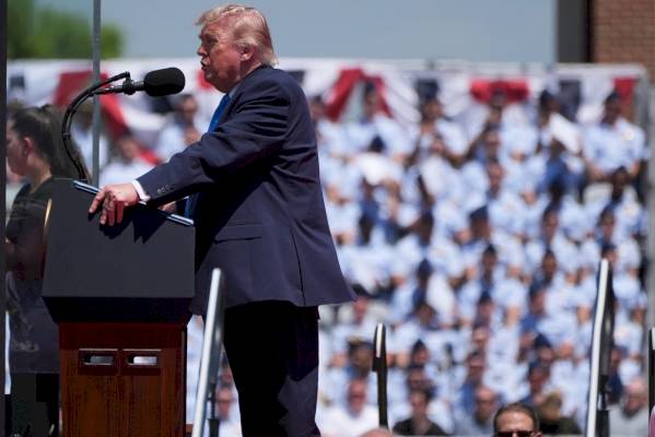 at-coast-guard-academy-graduation,-trump-heralds-‘golden-age’-–-ct-mirror
