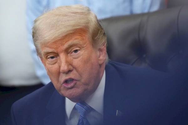 trump-calls-off-ai-executive-order-over-concern-it-could-weaken-us-tech-edge-–-ap-news