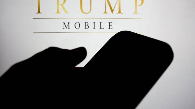 the-trump-phone-has-finally-arrived-here’s-what-the-reviews-are-saying-–-mashable.com