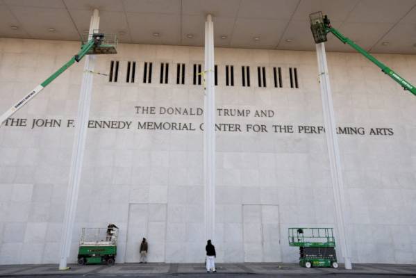 news-wrap:-judge-orders-kennedy-center-to-remove-trump’s-name-from-building-–-pbs