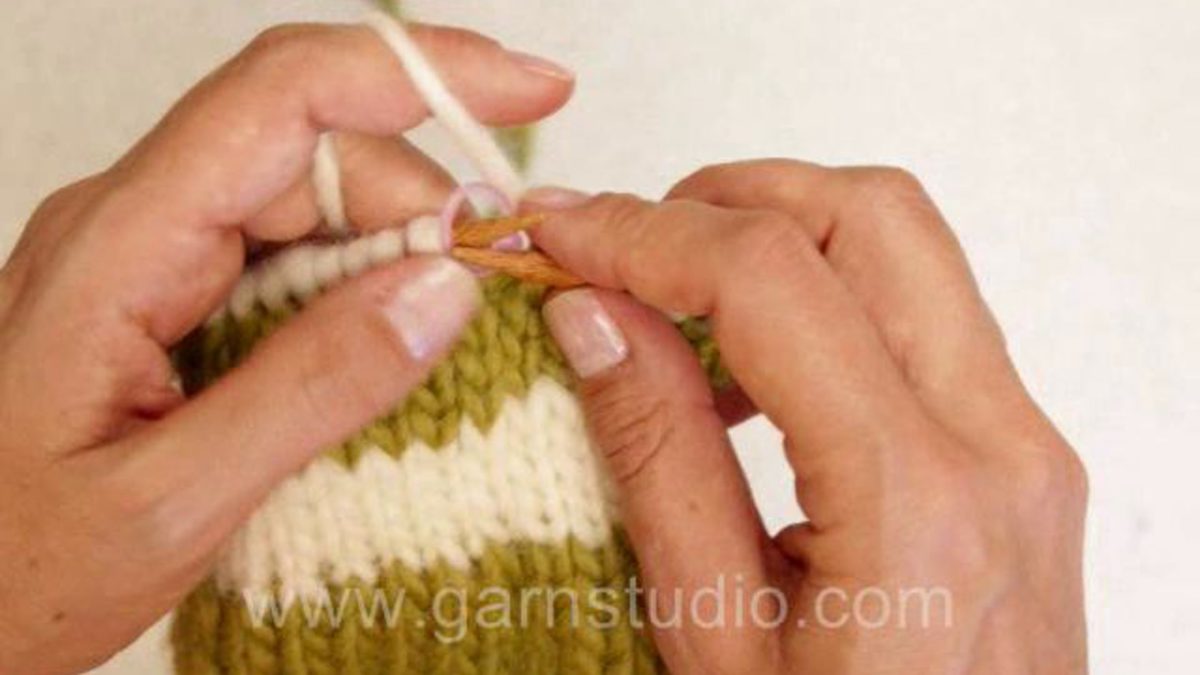 How to knit stripes in the round with no jog