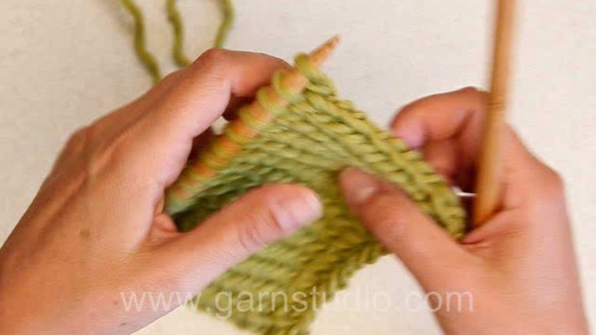How to knit edge stitches in stockinette stitch