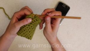 How to crochet a mobile pouch