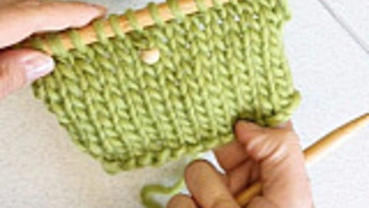 How to knit in a single or few beads