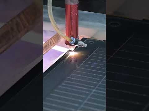 Efficient Solar Panel Cutting: Precision Laser for Lightweight Panels!