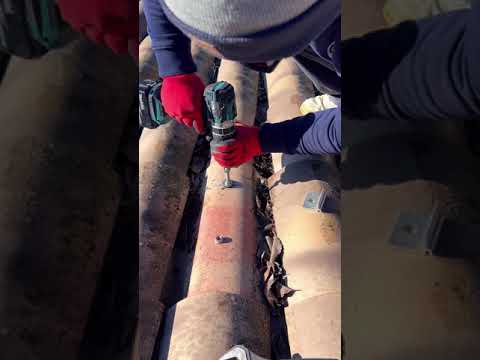 Find The Way 🔥 #solarpanels #hardwork #roofing #pv #greenenergy #construction #shorts