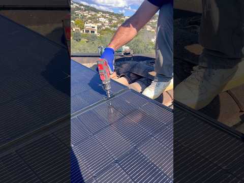 Unbroken 👌 #solarpanels #hardwork #roof #construction #greenenergy #pv #shorts