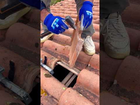 Man With a Hammer 🙂 #solarpanels #hardwork #greenenergy #roofing #pv #construction #shorts