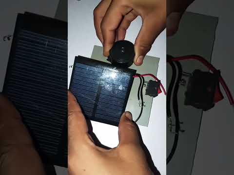 Bazzer ko solar panel se kese banate hain