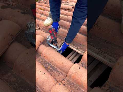 Amazing 🔥 #solarpanels #greenenergy #hardwork #roof #construction #pv #shorts