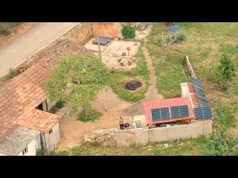 SOLAR PANELS ROOF MOUNT at off-grid Portugal farmstead – Lessons learned and job done EP80