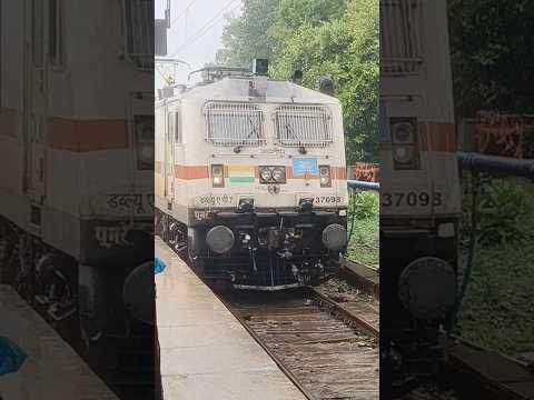 solar panels on Indian railway track #train#shortsviral#railway#solar#solarsystem