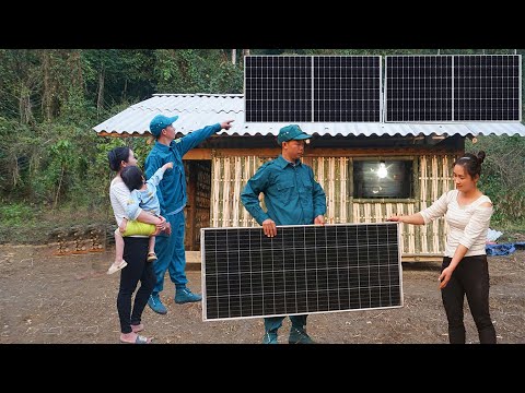 Touching Moment 18-Year-Old Single Mother Receives Solar Panels From Officials – Light Up the Home