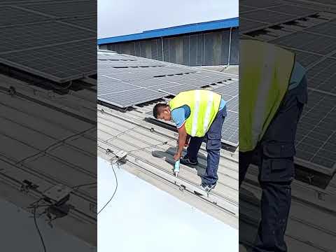 repairing the leaking 💦 roof after installation solar panels #electrician#solar#electrica