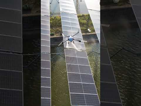Drones limpiando paneles solares en China ☀️🚁