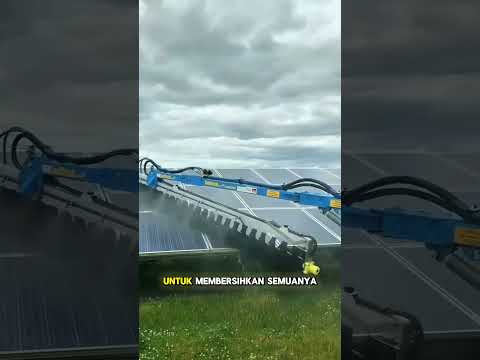 Membersihkan Panel Surya