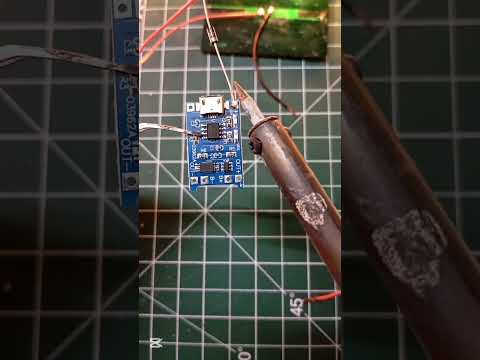 Charging a 3.7V lithium battery using solar energy with tp4056 ⚡☀️ #dailyshorts #electronic