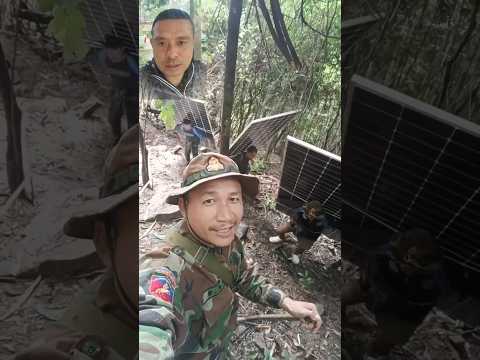 ล่าสุดเขมรเปลี่ยนจากเครื่องปันไฟเป็นแผงโซล่าเซลล์ลำเลียงเข้าแนวรบให้กำลังพล ชาร์จแบตโทรสัพหาครอบครัว