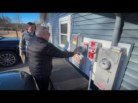 After bankruptcy, solar panel customers say they’re left in the dark