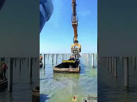 Pile Driving with a Floating Excavator: This is How Solar Panels Are Installed on Water!#excavator