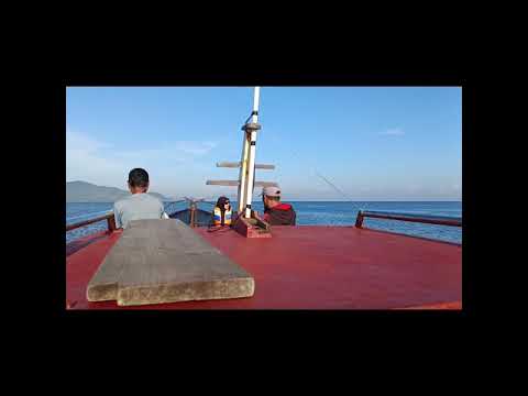 Merakit mini solar panel 100 WP di sebuah villa di Pulau Bunta. #solarpanel #energiterbarukan #aceh