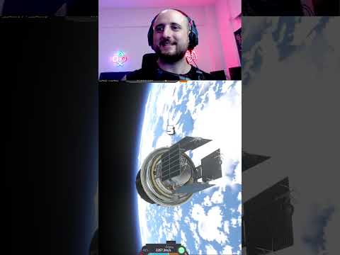 ¡Desplegando paneles solares en órbita! 🚀🌌 #shorts