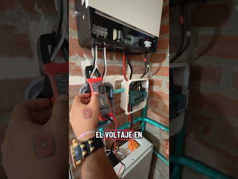 Como carga un panel solar una batería