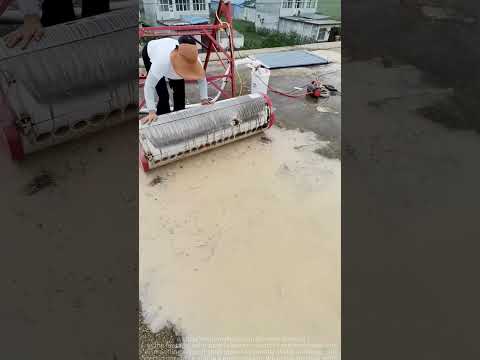 Solar panel cleaning method for better energy efficiency #shorts